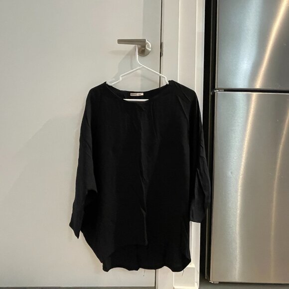 Oversized black shirt (medium) - Picture 1 of 2